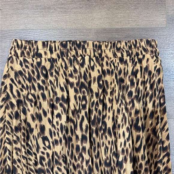 Pleated skirt, leopard print, size M - Picture 3 of 3
